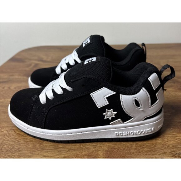 DC Court Graffik Low Top Skate boy's Shoe Sneaker, Black/White, 5 US Big Kid - Picture 3 of 9